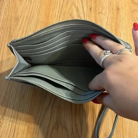 Coach Wristlet - Picture 4 of 6